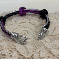 Bracciale rigido unisex regolabile in alluminio antiallergico nero e viola|Bracciale artigianale minimal con spirali|Idea regalo uomo donna