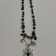 Collana ragno con pietre naturali verde nero | Collana witchy con luna e albero della vita| Gioiello boho spirituale donna