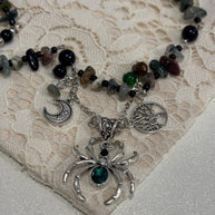 Collana ragno con pietre naturali verde nero | Collana witchy con luna e albero della vita| Gioiello boho spirituale donna