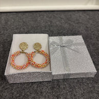 Orecchini a cerchio con perline rosa e oro–Orecchini pendenti boho chic-Acciaio antiallergico- Idea regalo donna- Orecchini eleganti leggeri