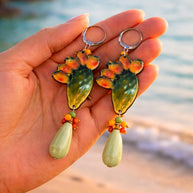 Orecchini pendenti fico d’India siciliano in acciaio dorato antiallergico – Gioiello estivo Mediterraneo colorato – Idea regalo donna