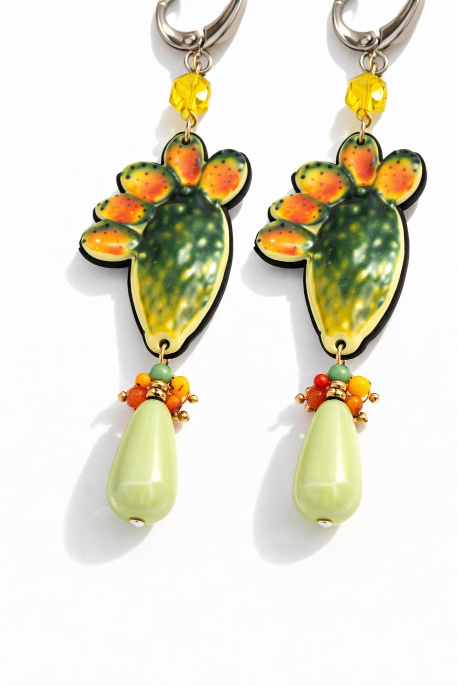 Orecchini pendenti fico d’India siciliano in acciaio dorato antiallergico – Gioiello estivo Mediterraneo colorato – Idea regalo donna