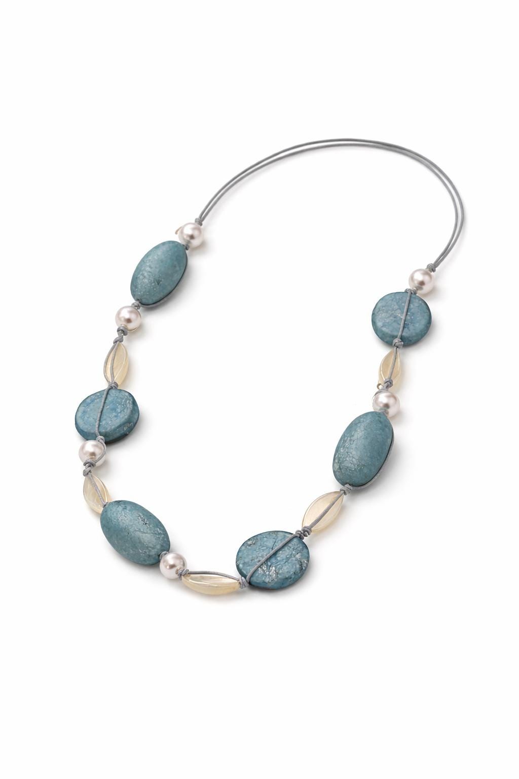 Collana lunga completamente naturale in madreperla e conchiglia grigio azzurra | Gioiello boho stile Mediterraneo | Idea regalo donna