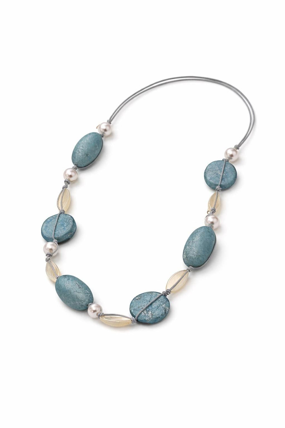 Collana lunga completamente naturale in madreperla e conchiglia grigio azzurra | Gioiello boho stile Mediterraneo | Idea regalo donna