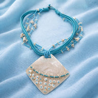 Collana lunga completamente naturale in madreperla azzurra | Gioiello boho stile Mediterraneo | Idea regalo donna