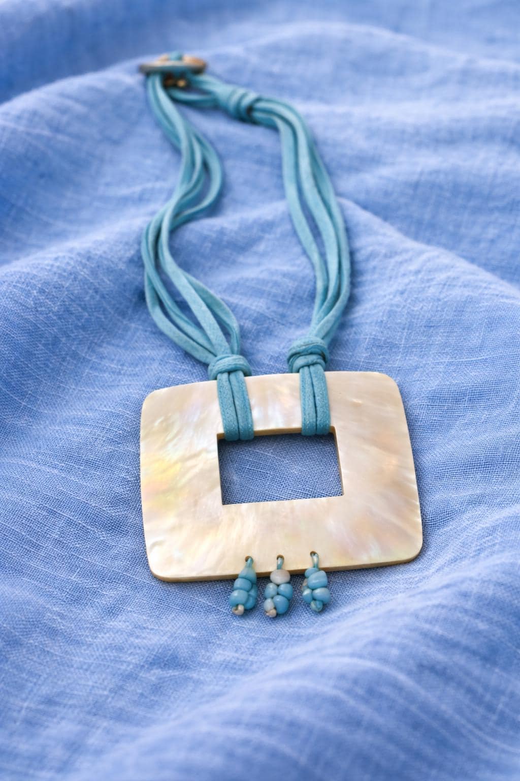 Collana lunga madreperla e pietre azzurre turchese | Collana estiva donna stile Mediterraneo boho | Idea regalo artigianale
