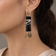 Orecchini lunghi in vetro di Murano oro e nero | Orecchini pendenti donna eleganti | Gioiello moderno