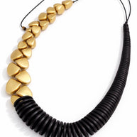 Collana asimmetrica nero oro in legno | Collana geometrica moderna | Girocollo design naturale donna