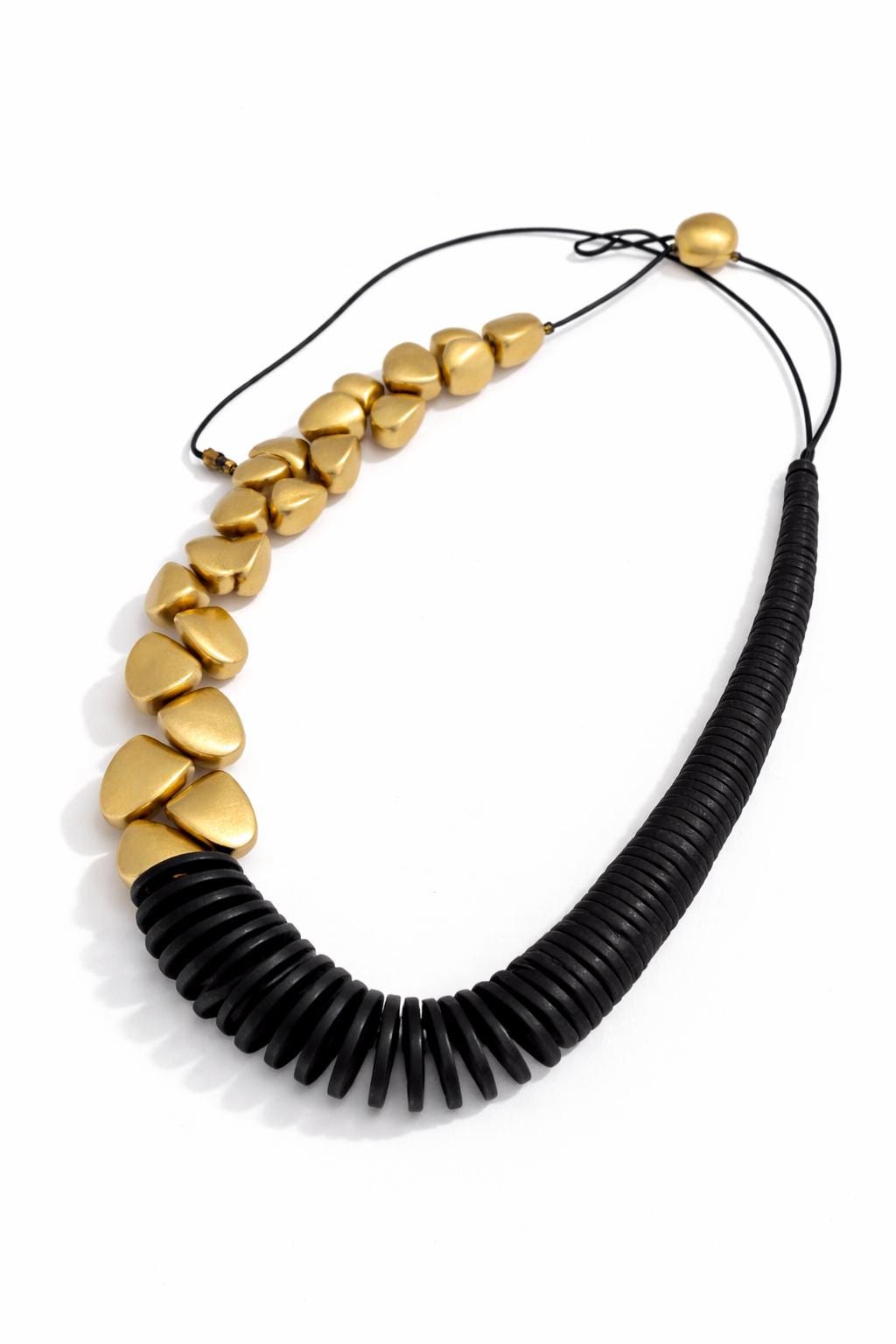 Collana asimmetrica nero oro in legno | Collana geometrica moderna | Girocollo design naturale donna