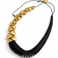 Collana asimmetrica nero oro in legno | Collana geometrica moderna | Girocollo design naturale donna