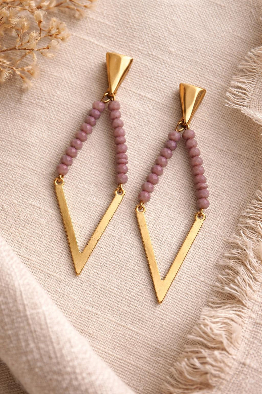 Orecchini pendenti geometrici oro con cristalli rosa antico | Orecchini lunghi a V boho eleganti donna