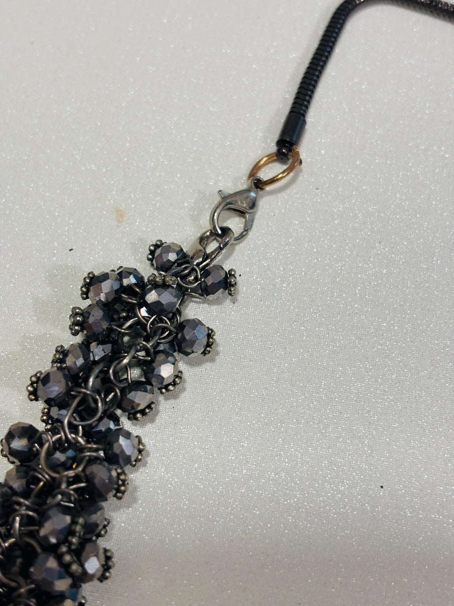 Collana girocollo cristalli grigio antracite | Collana elegante donna luminosa | Gioiello chic moderno
