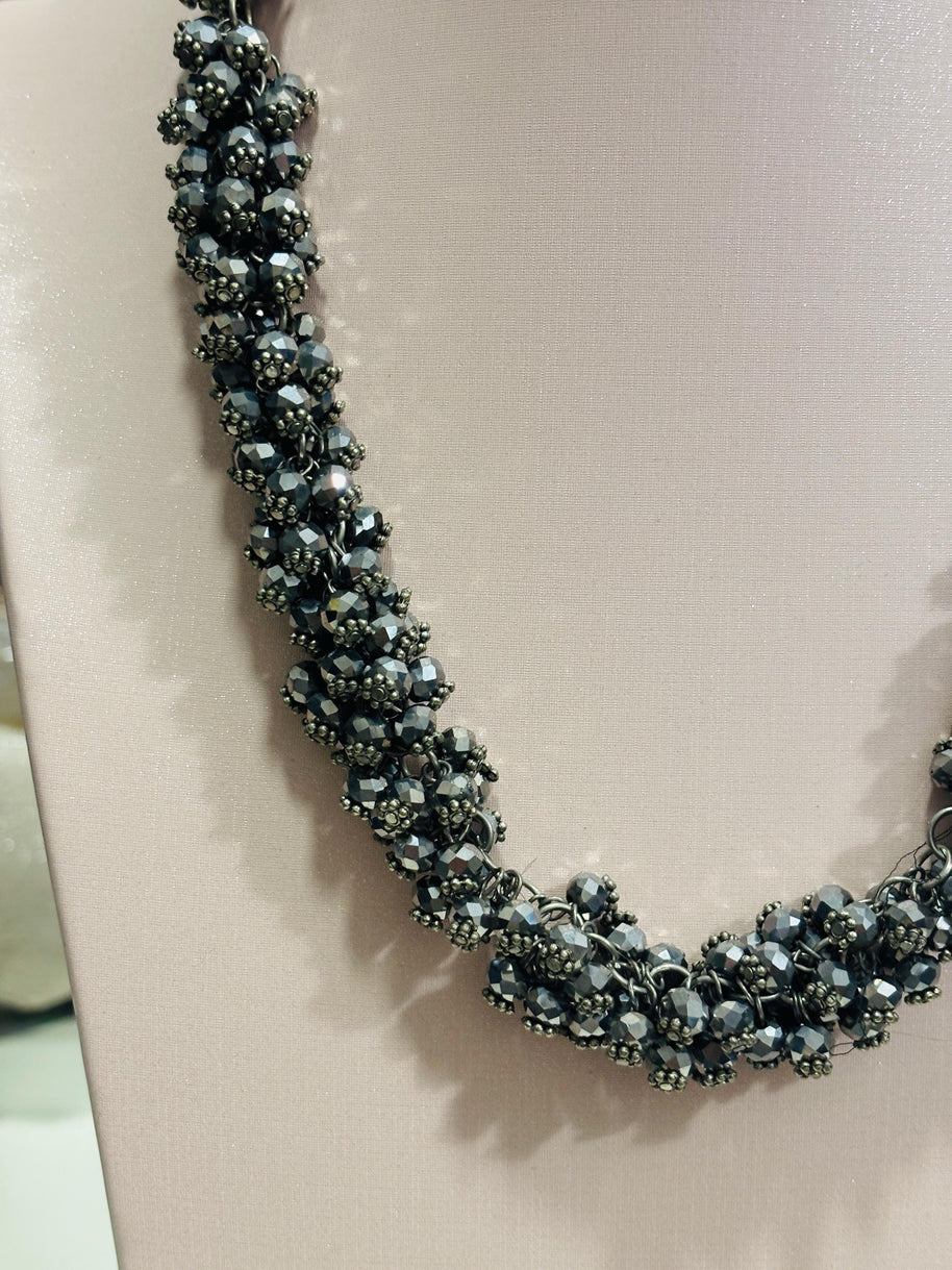 Collana girocollo cristalli grigio antracite | Collana elegante donna luminosa | Gioiello chic moderno