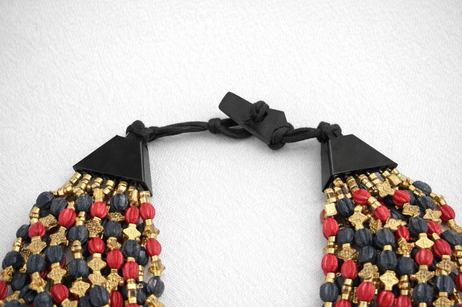 Collana boho etnica in semi naturali e legno fatta a mano| Collana statement multigiro con chiusura a bottone| Regalo etnico donna
