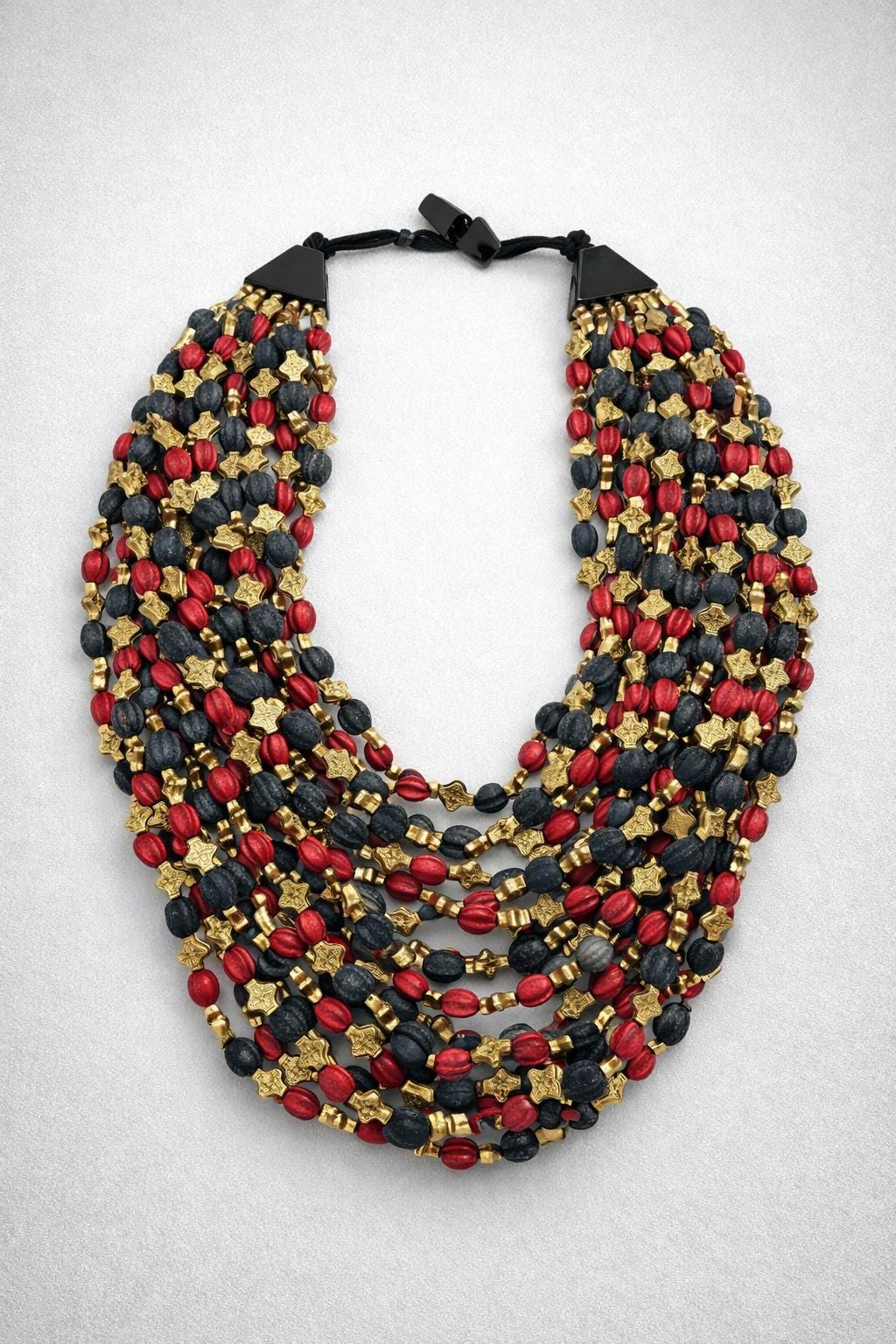 Collana boho etnica in semi naturali e legno fatta a mano| Collana statement multigiro con chiusura a bottone| Regalo etnico donna