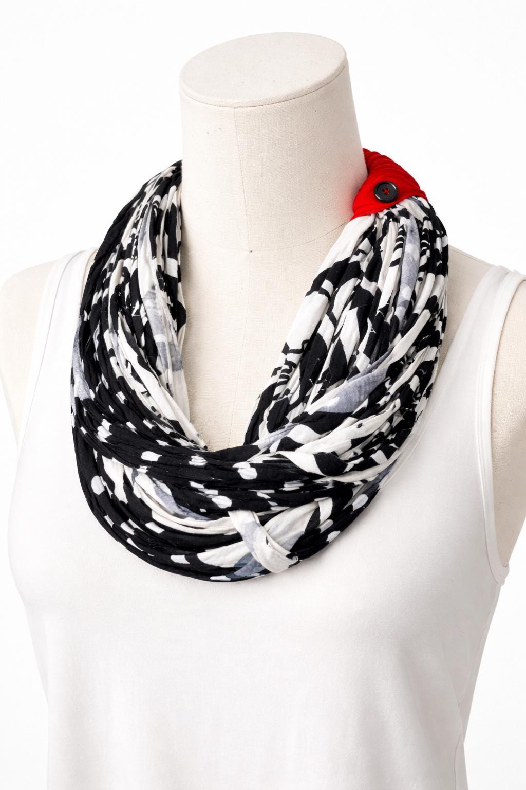 Collana in tessuto donna nera e bianca con dettaglio rosso | Collana statement moderna multifilo | Collana leggera originale riciclata