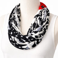 Collana in tessuto donna nera e bianca con dettaglio rosso | Collana statement moderna multifilo | Collana leggera originale riciclata
