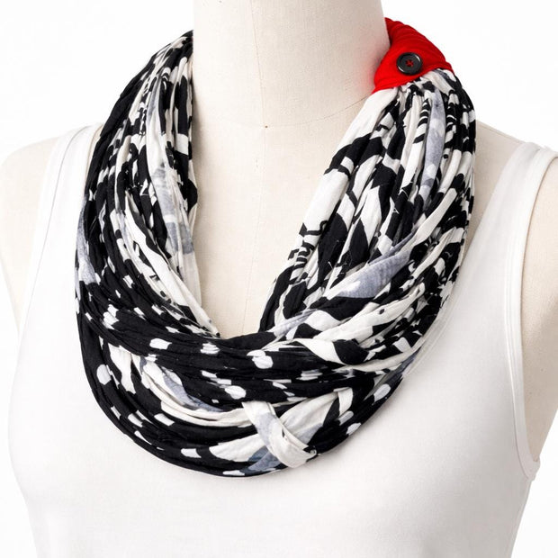 Collana in tessuto donna nera e bianca con dettaglio rosso | Collana statement moderna multifilo | Collana leggera originale riciclata