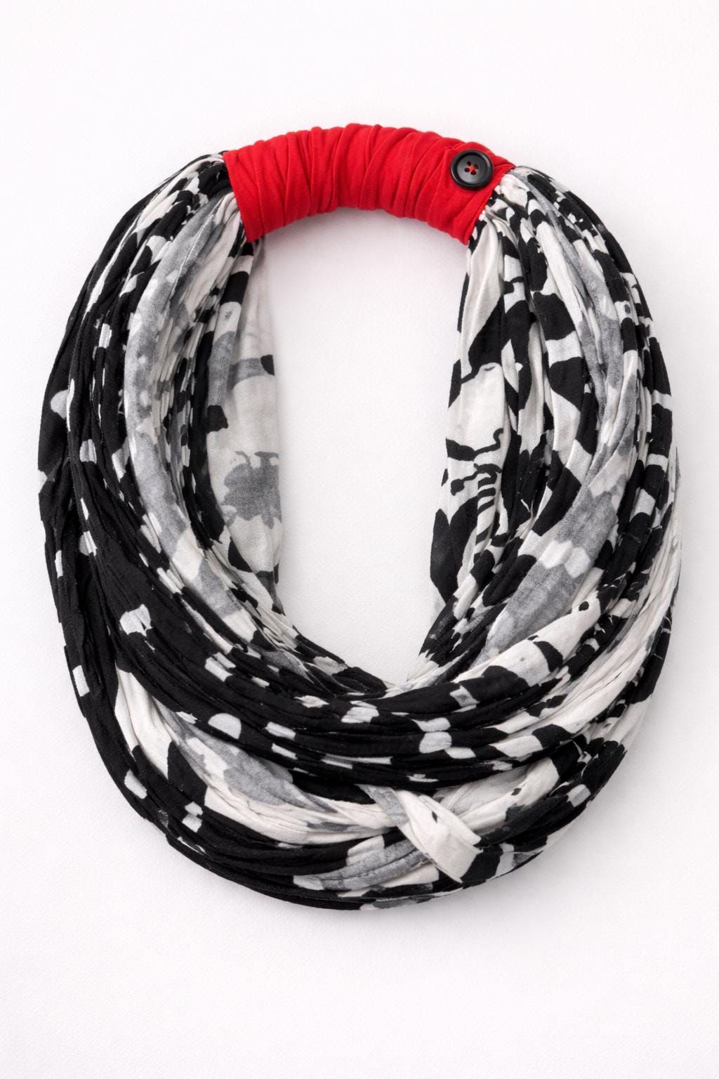 Collana in tessuto donna nera e bianca con dettaglio rosso | Collana statement moderna multifilo | Collana leggera originale riciclata