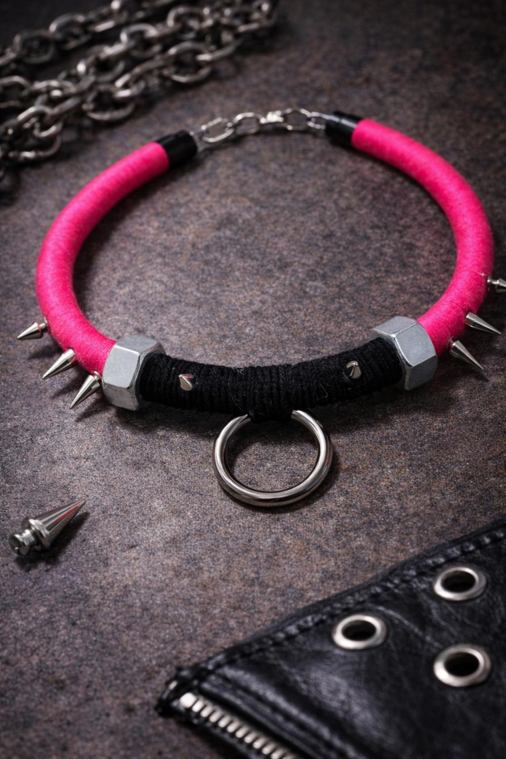 Choker punk rosa fluo shocking con borchie in acciaio e anello O-ring | Collana choker goth industrial alternativa | Gioiello punk fatto a m
