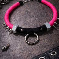 Choker punk rosa fluo shocking con borchie in acciaio e anello O-ring | Collana choker goth industrial alternativa | Gioiello punk fatto a m