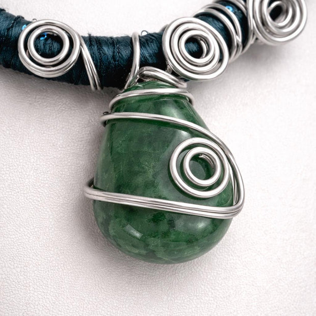 Choker con avventurina verde petrolio | Girocollo artigianale in alluminio modellato| Collana alternativa con pietra naturale| Idea regalo