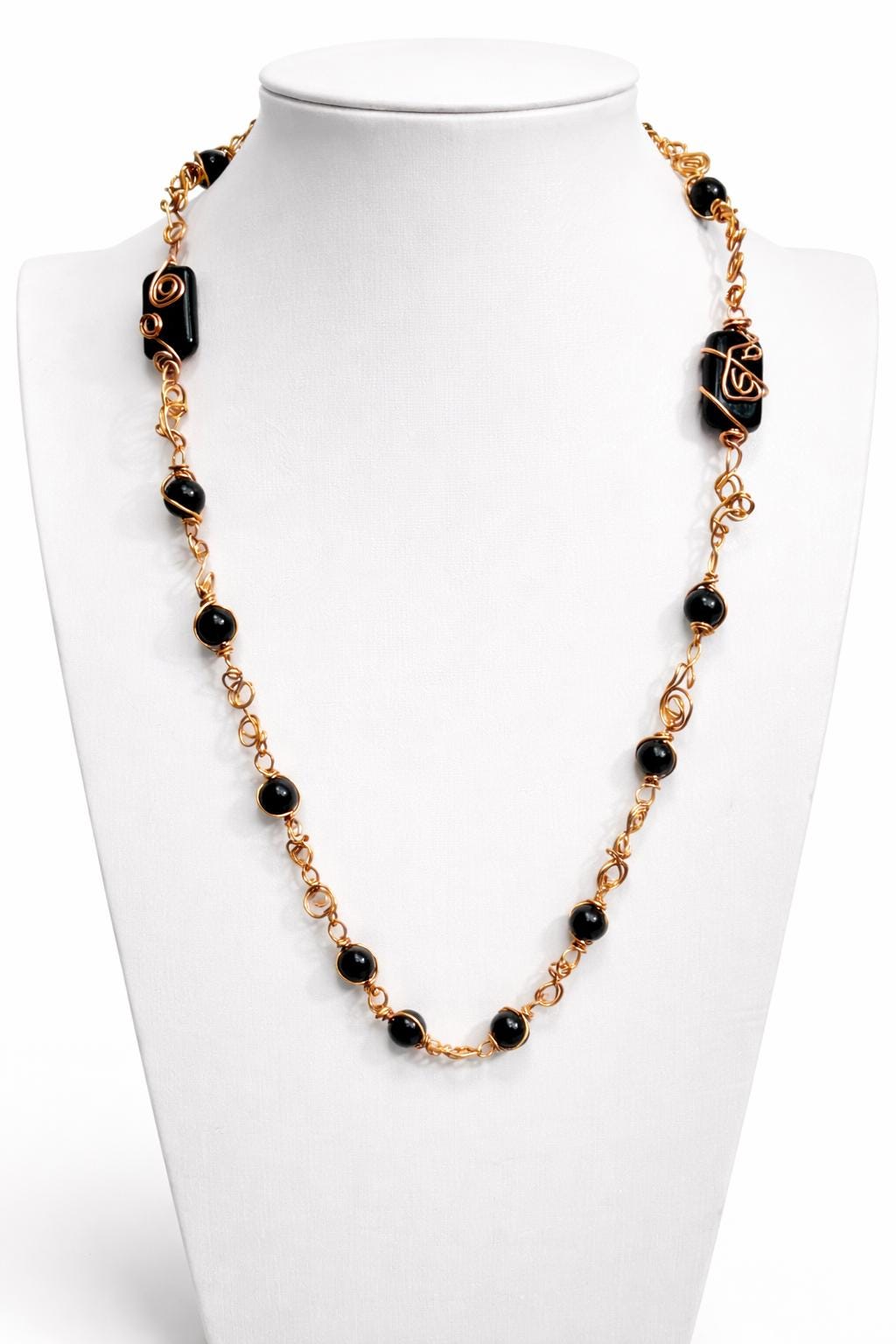 Collana lunga onice nera e rame| Collana boho elegante donna| Gioiello artigianale con pietre nere| Idea regalo donna