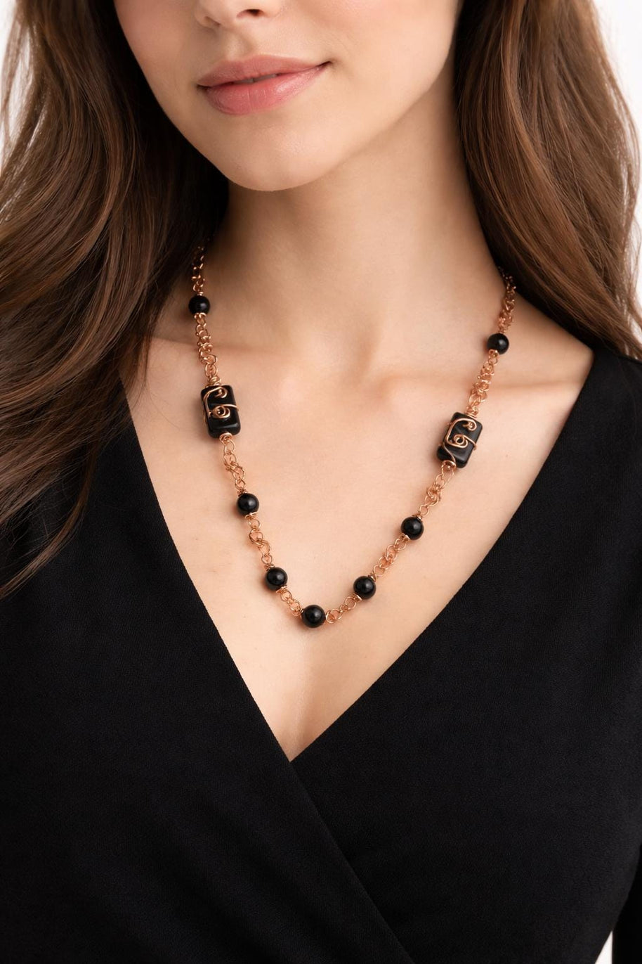 Collana lunga onice nera e rame| Collana boho elegante donna| Gioiello artigianale con pietre nere| Idea regalo donna
