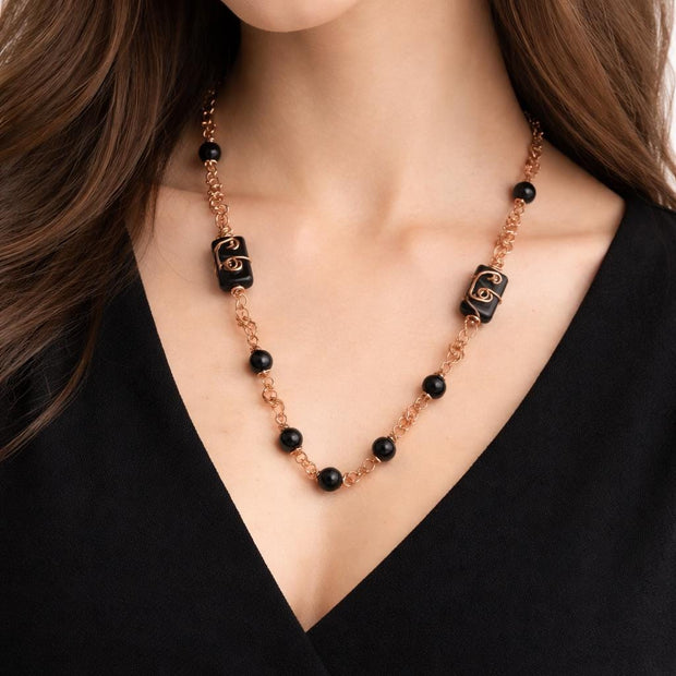 Collana lunga onice nera e rame| Collana boho elegante donna| Gioiello artigianale con pietre nere| Idea regalo donna