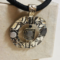 Collana etnica con ciondolo grande argento anticato | Girocollo tribale regolabile | Collana boho donna statement
