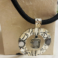Collana etnica con ciondolo grande argento anticato | Girocollo tribale regolabile | Collana boho donna statement