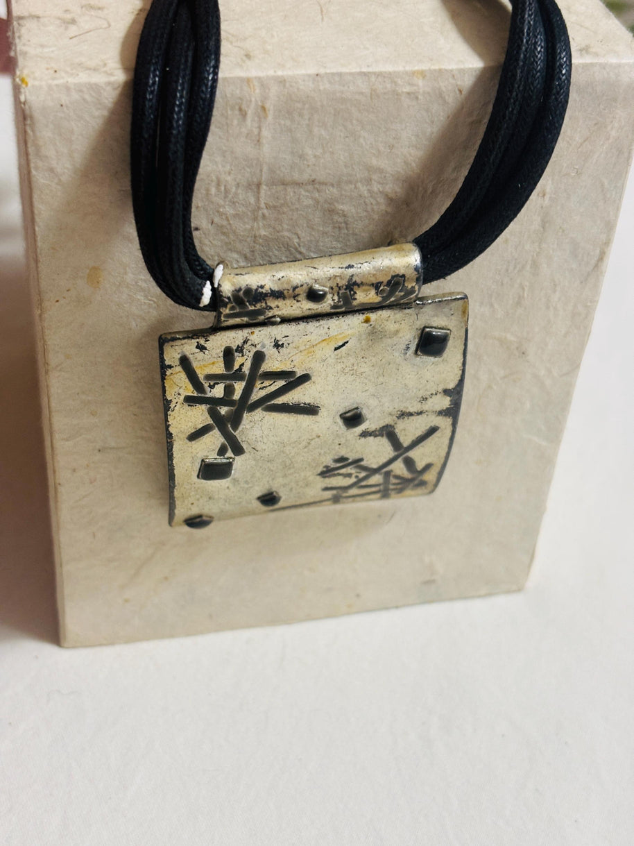 Collana industriale donna nera con maxi ciondolo quadrato argento | Gioiello rock statement urban regolabile