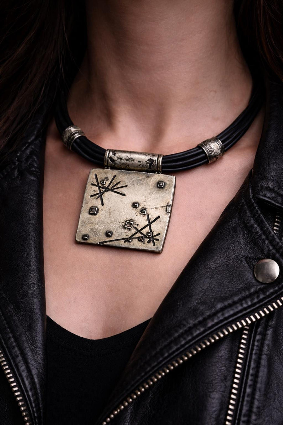 Collana industriale donna nera con maxi ciondolo quadrato argento | Gioiello rock statement urban regolabile