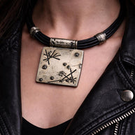 Collana industriale donna nera con maxi ciondolo quadrato argento | Gioiello rock statement urban regolabile