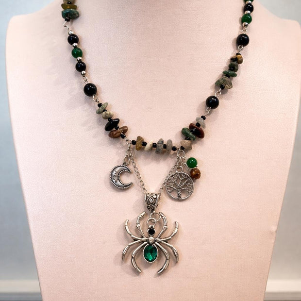 Collana ragno con pietre naturali verde nero | Collana witchy con luna e albero della vita| Gioiello boho spirituale donna