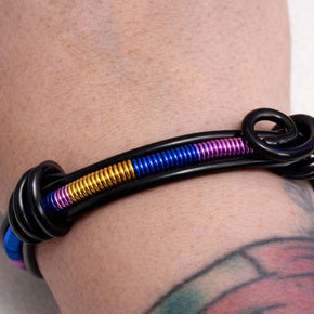 Bracciale rigido nero in alluminio con spirali| Bracciale aperto regorabile minimal| Gioiello stile industriale moderno| Regalo unisex