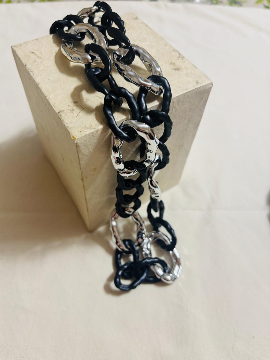 Collana catena maxi nera e argento maglia grossa lunga | Collana statement donna stile rock industrial urban chic