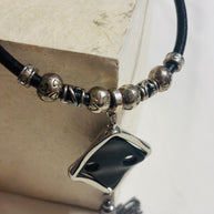 Collana rombo nero con nappina | Girocollo dark elegante con ciondolo geometrico | Collana gotica moderna donna