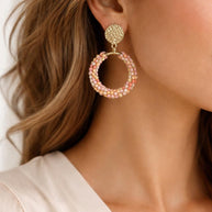 Orecchini a cerchio con perline rosa e oro–Orecchini pendenti boho chic-Acciaio antiallergico- Idea regalo donna- Orecchini eleganti leggeri