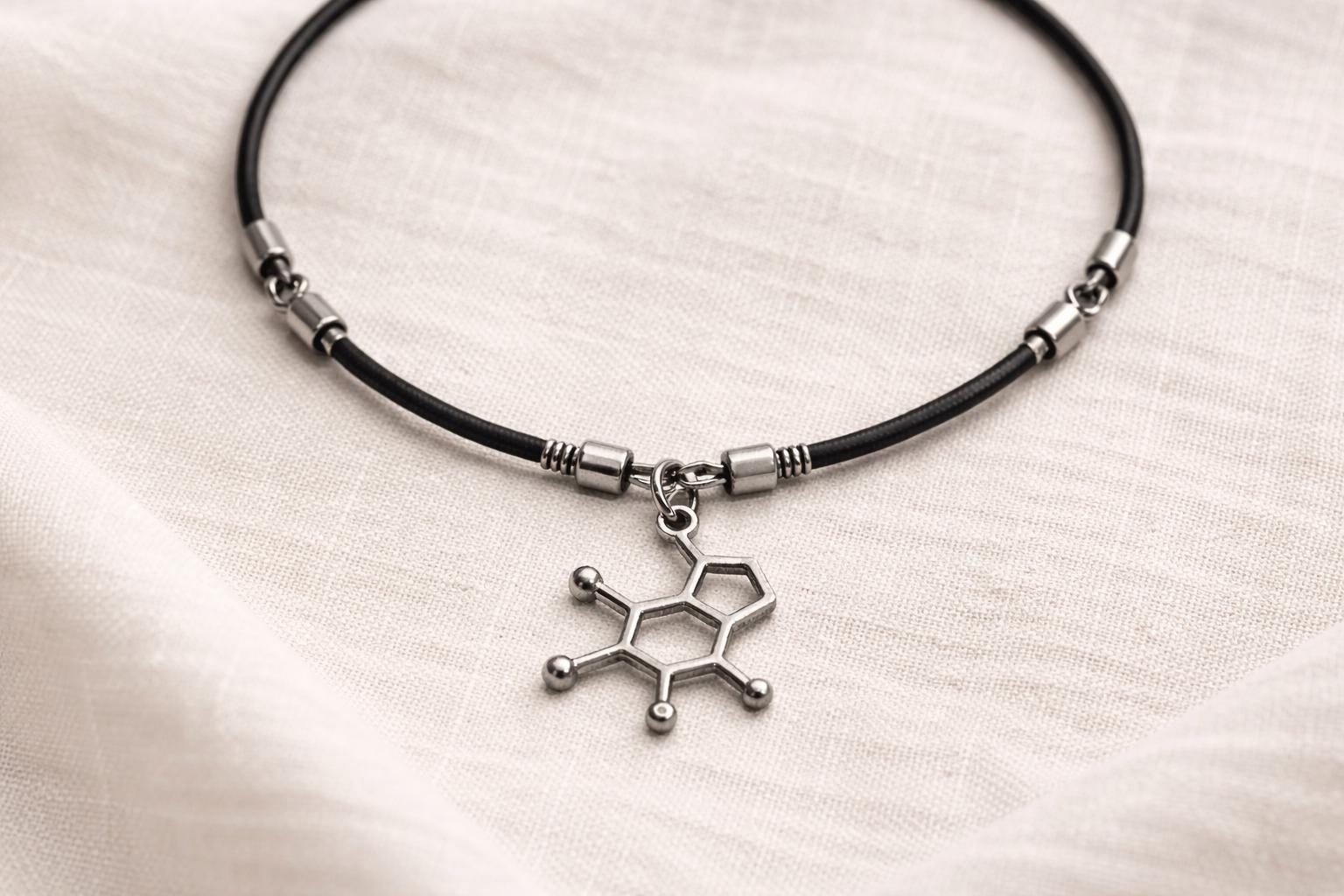 Collana molecola serotonina in acciaio| Collana chimica scientifica stile goth alternativa| Gioiello dark minimal