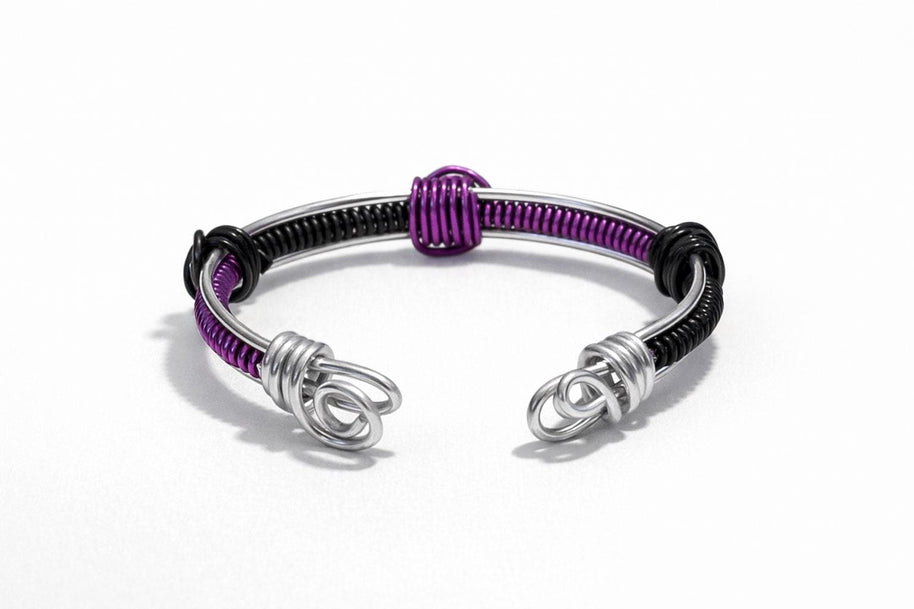 Bracciale rigido unisex regolabile in alluminio antiallergico nero e viola|Bracciale artigianale minimal con spirali|Idea regalo uomo donna