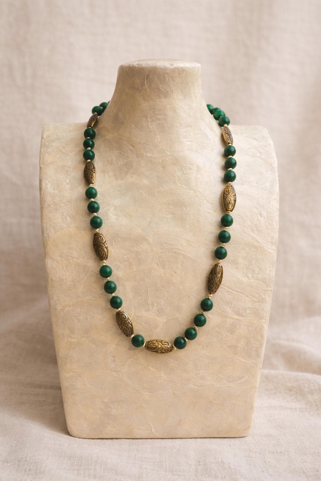 Collana lunga in pietra verde naturale | Collana boho con perline | Green stone boho necklace, collana verde oro naturale etnica