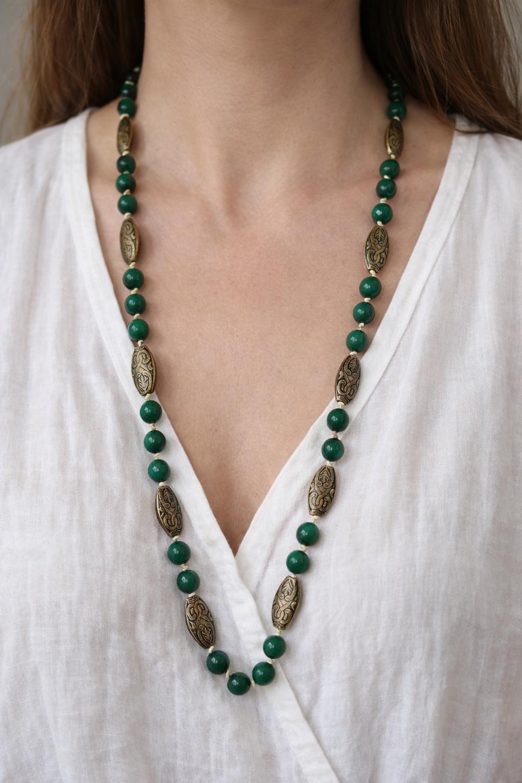 Collana lunga in pietra verde naturale | Collana boho con perline | Green stone boho necklace, collana verde oro naturale etnica
