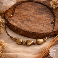 Collana boho con elementi in acciaio dorato | Collana con cordino marrone regolabile | Boho necklace artigianale idea regalo donna