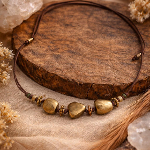 Collana boho con elementi in acciaio dorato | Collana con cordino marrone regolabile | Boho necklace artigianale idea regalo donna