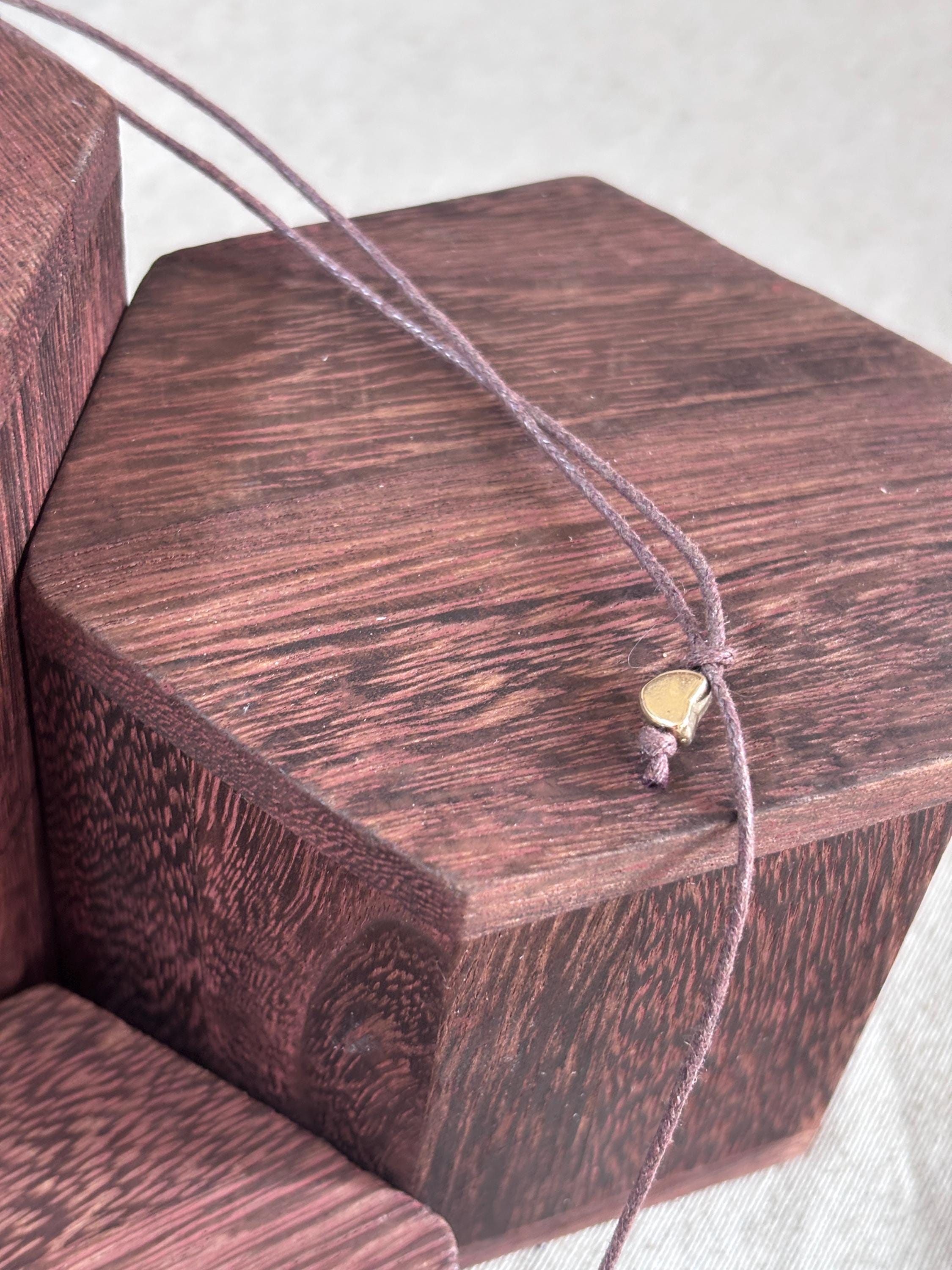 Collana boho con elementi in acciaio dorato | Collana con cordino marrone regolabile | Boho necklace artigianale idea regalo donna