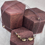 Collana boho con elementi in acciaio dorato | Collana con cordino marrone regolabile | Boho necklace artigianale idea regalo donna