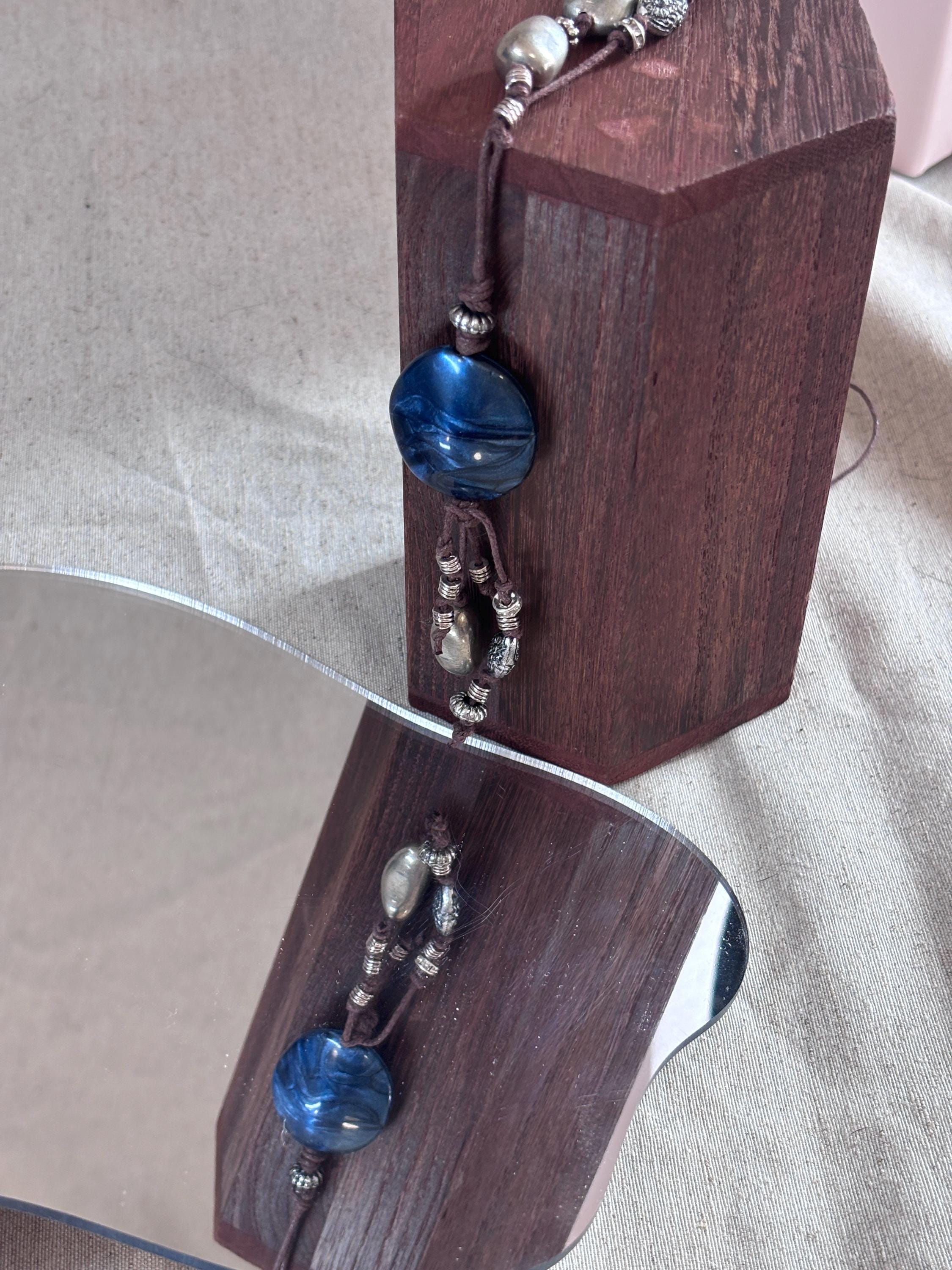 Collana boho lunga con pietra blu | Boho pendant necklace con cordino regolabile e perline | Collana lunga stile boho