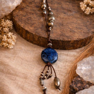 Collana boho lunga con pietra blu | Boho pendant necklace con cordino regolabile e perline | Collana lunga stile boho