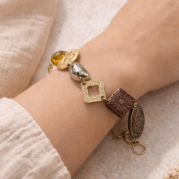 Bracciale boho etnico ambra marrone | Bracciale donna con perline in vetro e elementi dorati | Acciaio antiallergico